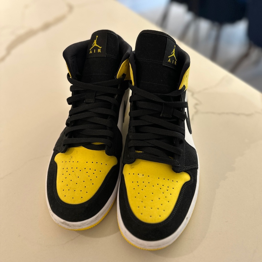 Nike - Air Jordan 1 Mid Yellow Toe Black